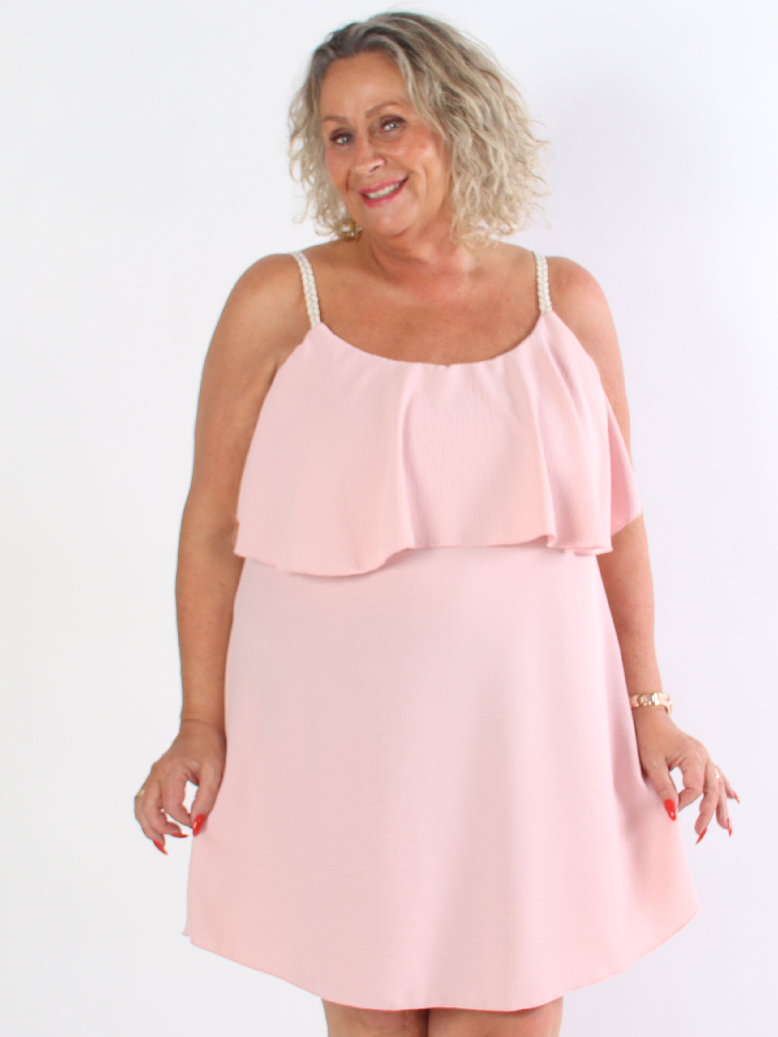 Blanca - Plus size flæsekjole med flettede stropper